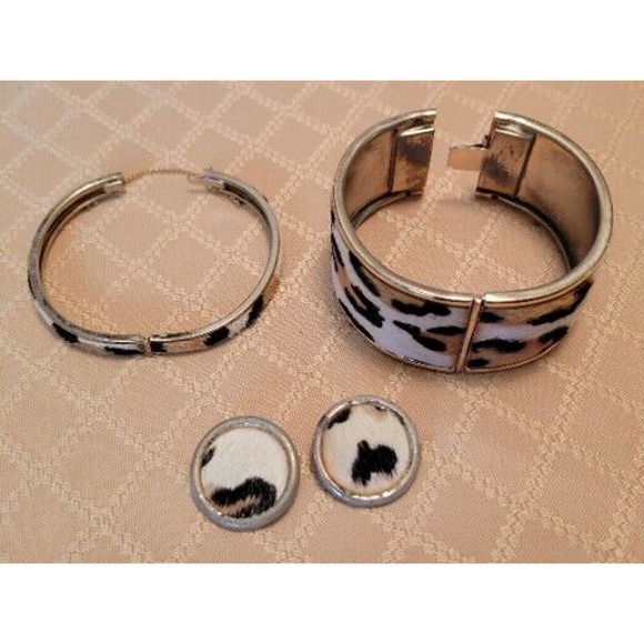 VINTAGE BERGERE FAUX LEOPARD BRACELETS & CLIP EARRINGS SET - Picture 7 of 7